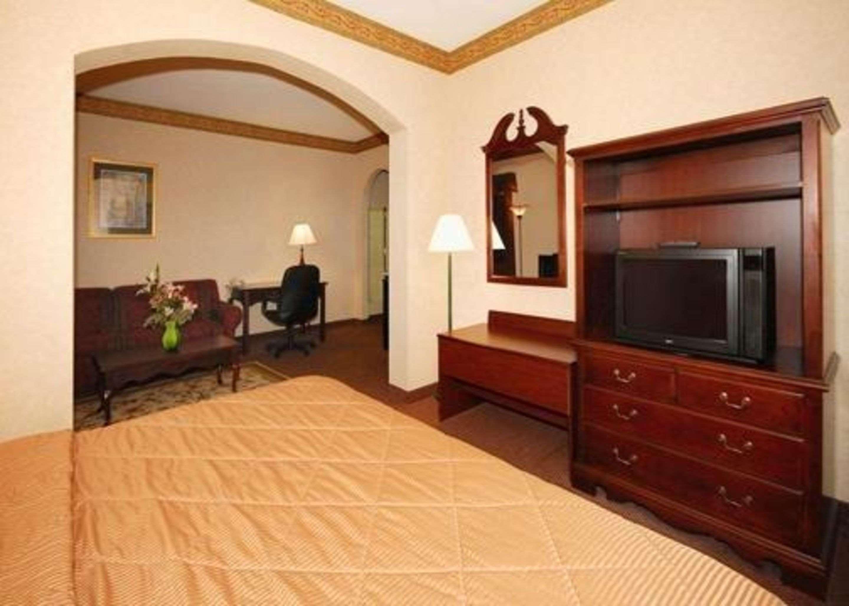 Quality Inn & Suites Tarboro - Kingsboro Buitenkant foto