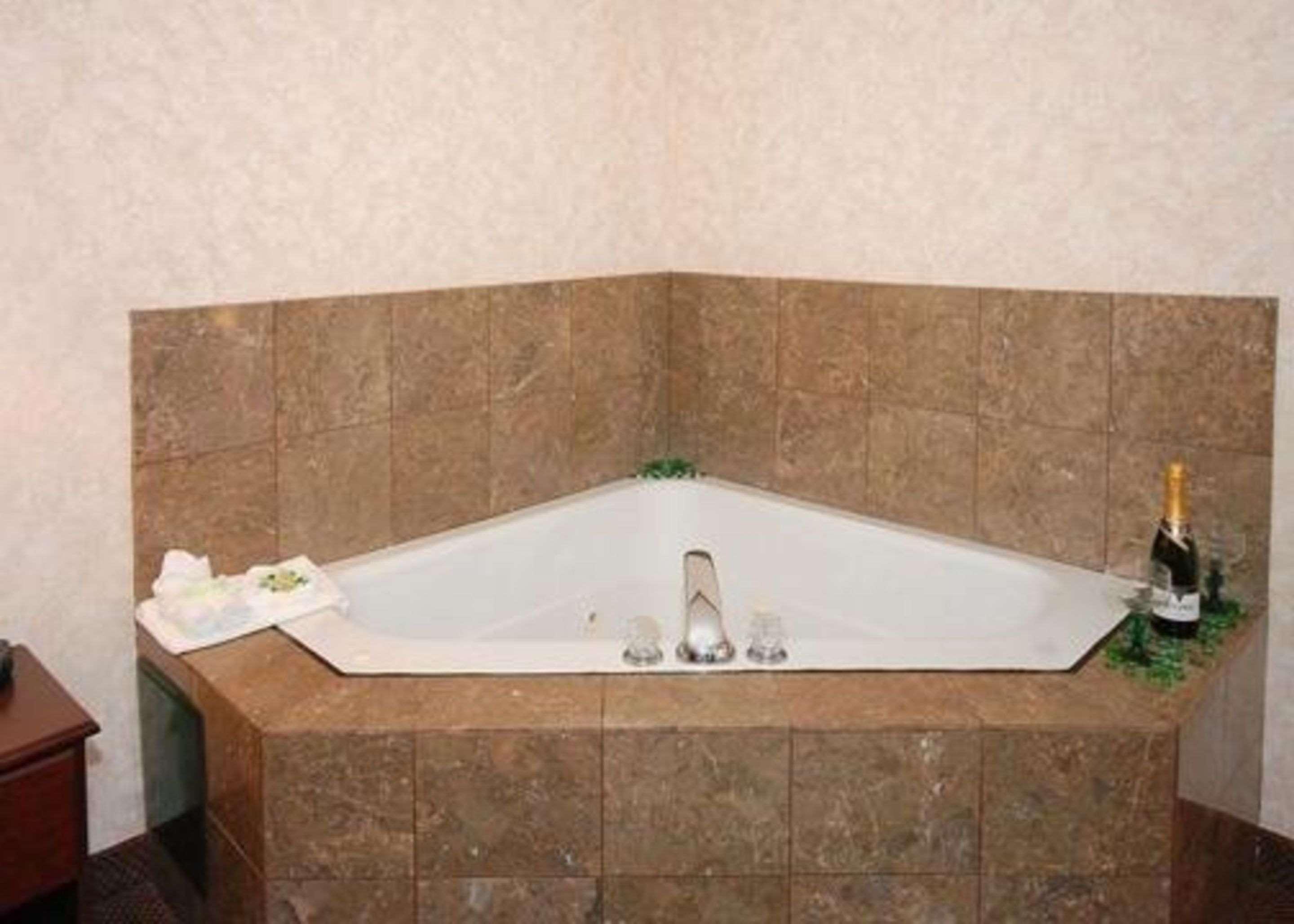 Quality Inn & Suites Tarboro - Kingsboro Buitenkant foto